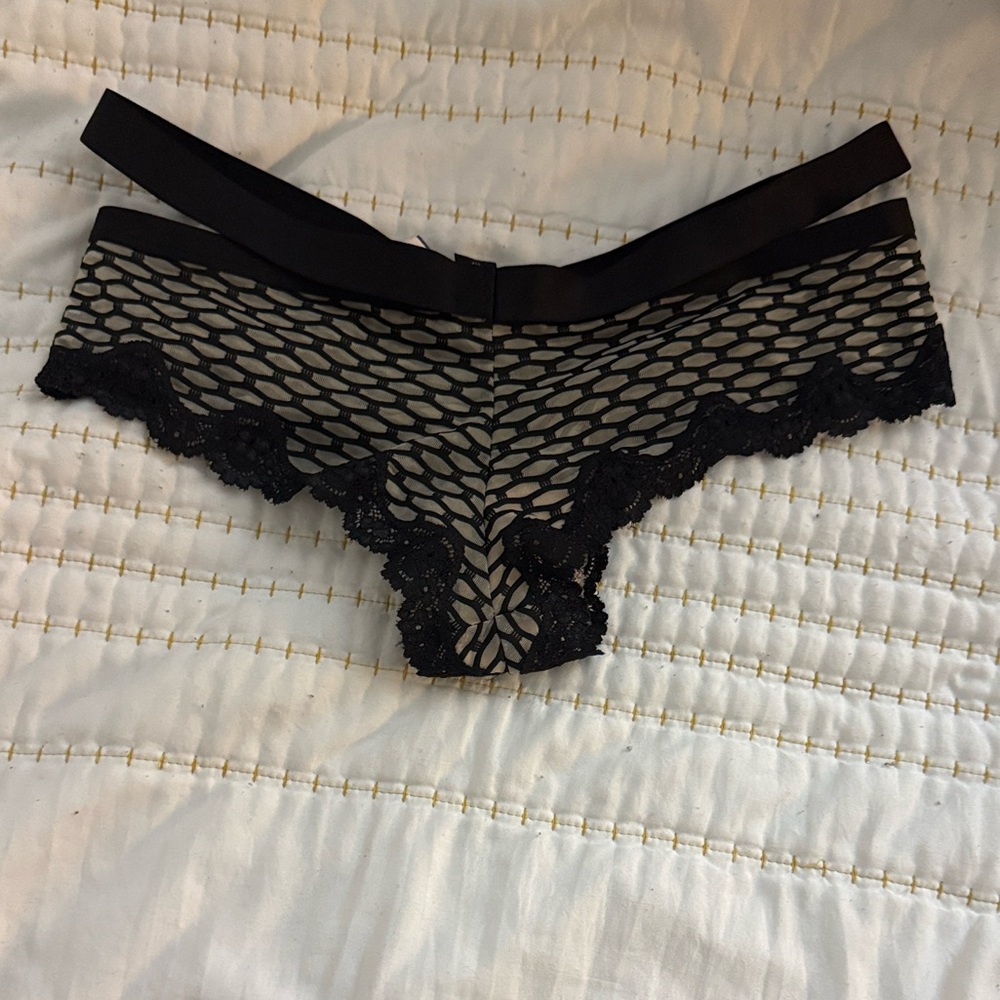 * VICTORIA’s SECRET * mystery bundle - thong, cheeky, bikini, sexy - MEDIUM - Picture 7 of 12